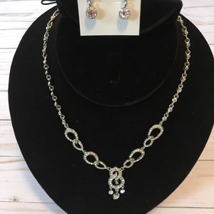 $8 SALE❤️Austrian Crystal Necklace Earrings set